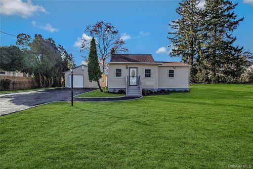 8 Pansy Rd, Rocky Point, NY, 11778-8623 | Card Image