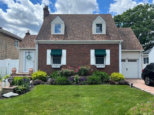 708 Clemons St, Bellmore, NY, 11710-3237 | Card Image