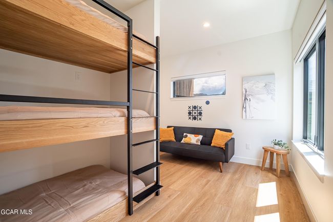 **Staged Photos of Bldg 1 (1058) | Image 32