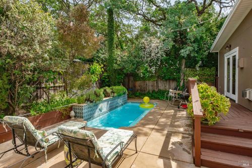 550 E Thomson Ave, Sonoma, CA, 95476-8426 | Card Image