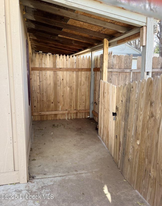 REAR - 2208 20 Th St, House other with 1 bedrooms, 1 bathrooms and null parking in Lubbock TX | Image 26