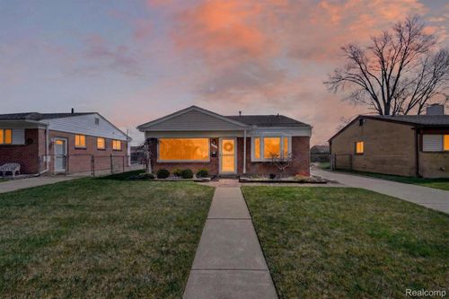 15675 Mulberry St, Southgate, MI, 48195-3800 | Card Image