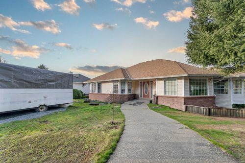 3595 Mckinley Dr, Abbotsford, BC, V2S8M7 | Card Image