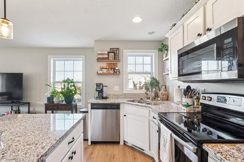247 Red Oak Ct, Norwalk, IA, 50211-0005 | Card Image