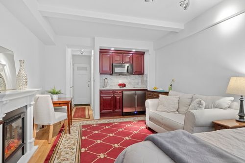 817-320 E 42nd St, New York, NY, 10017-5961 | Card Image