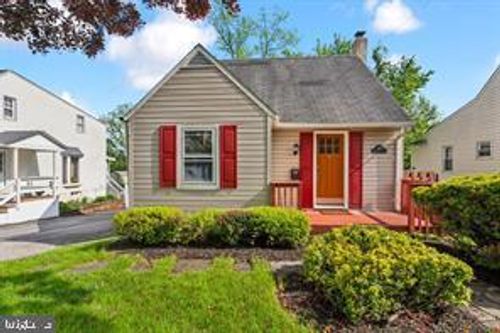 909 Old Lancaster Rd, BERWYN, PA, 19312-1221 | Card Image