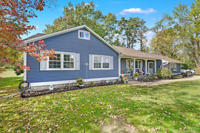 View of front facade featuring a front yard | Image 3