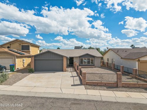9300 N Eagle Dancer Dr, Tucson, AZ, 85742-9478 | Card Image
