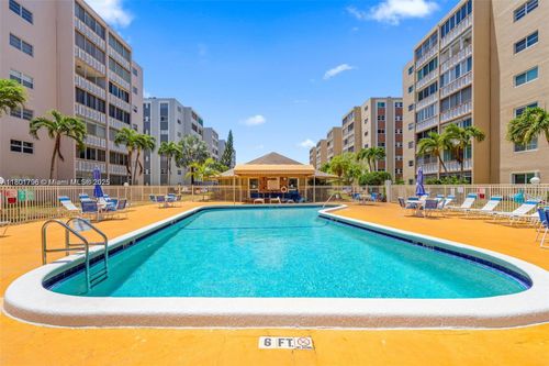 apt-207-301 Ne 14th Ave, Hallandale Beach, FL, 33009-7440 | Card Image