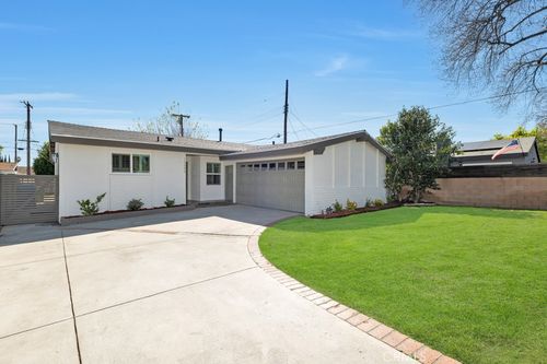 19844 Hemmingway St, Winnetka, CA, 91306-2326 | Card Image