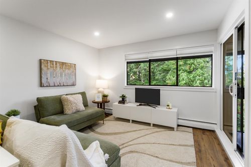 301-1561 Vidal St, White Rock, BC, V4B5A7 | Card Image