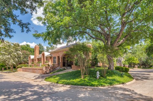 16028 Chalfont Place, Dallas, TX, 75248 | Card Image