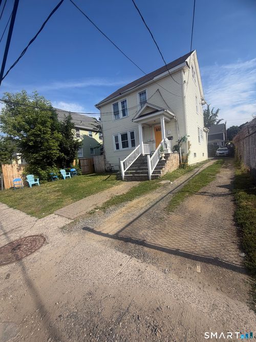 41 Young Dixon Way, Stamford, CT, 06902-6653 | Card Image