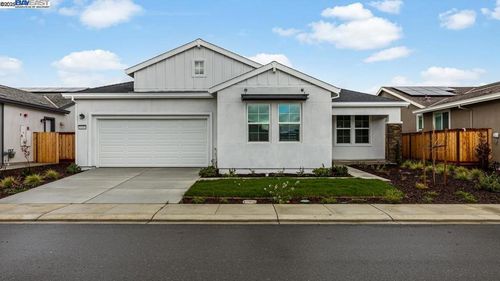 1045 Finley St, Manteca, CA, 95336-8824 | Card Image