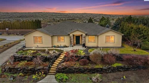 477 Heritage Hills Dr, Richland, WA, 99352-7839 | Card Image