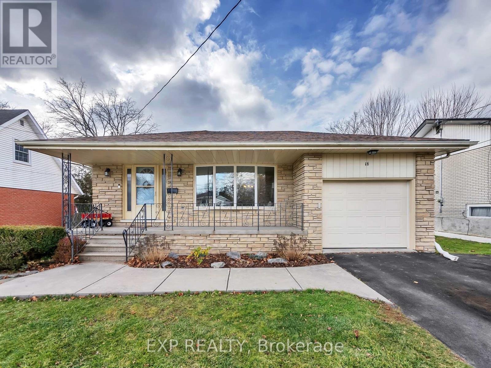 Residential in Belleville (Belleville Ward) 5