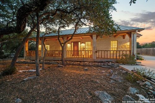 547 Suncrest Dr, New Braunfels, TX, 78132-4275 | Card Image