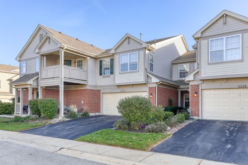 2235 Vanderbilt Dr, Geneva, IL, 60134-4702 | Card Image