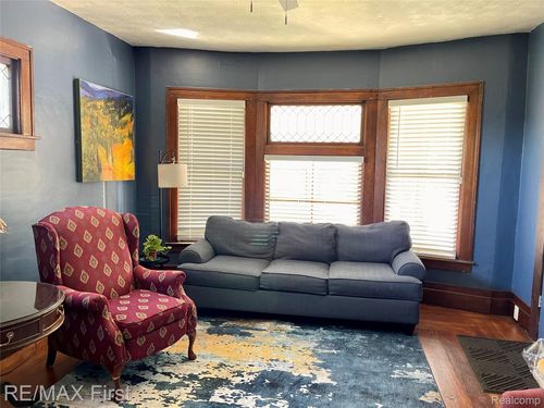 268 Cesar E Chavez Ave, Pontiac, MI, 48342-1038 | Card Image