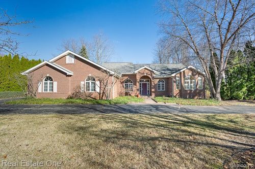 5181 Stonehenge Dr, Rochester, MI, 48306-2656 | Card Image