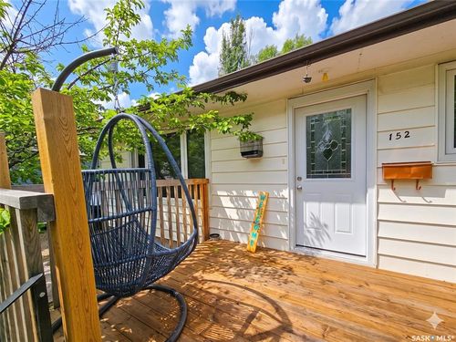 152 5th Ave Se, House with 5 bedrooms, 2 bathrooms and 3 parking in Swift Current SK | Card Image
