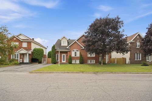 56 Rue Des Feuillus, House with 5 bedrooms, 2 bathrooms and null parking in Gatineau QC | Card Image