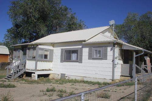 321 E 6th St, Cimarron, NM, 87714-9652 | Card Image