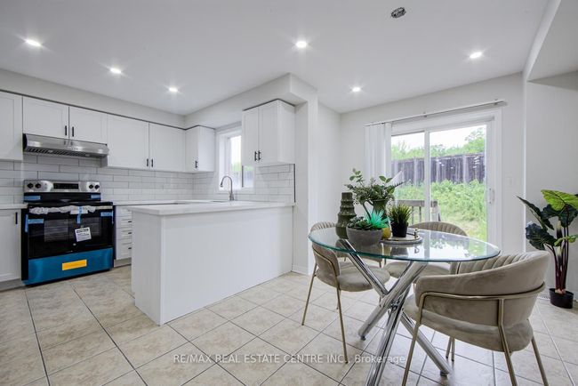 359 Bussel Cres, House attached with 3 bedrooms, 3 bathrooms and 1 parking in Milton ON | Image 14