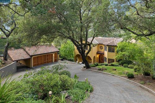 124 Camino Sobrante, Orinda, CA, 94563-2329 | Card Image