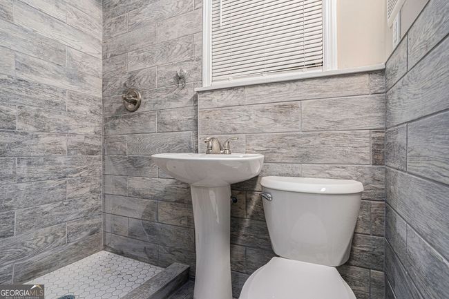 864 Northview Dr, House other with 4 bedrooms, 2 bathrooms and null parking in Forest Park GA | Image 6