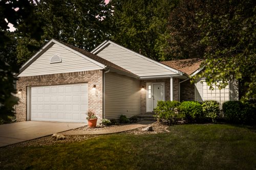 2904 E College Ave, Bloomington, IL, 61704-8453 | Card Image