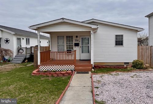 704 Watson Ave, WINCHESTER, VA, 22601-5300 | Card Image