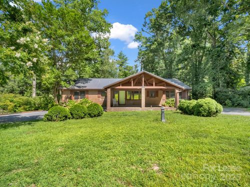 316 S Rugby Rd, Hendersonville, NC, 28791-8728 | Card Image