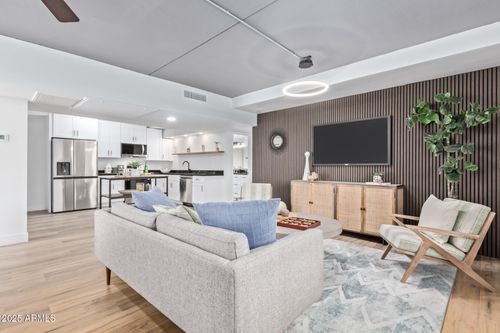 d208-351 E Thomas Rd, Phoenix, AZ, 85012-3240 | Card Image