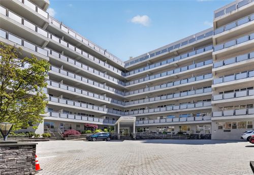 3l-300 Martine Ave, White Plains, NY, 10601-3471 | Card Image