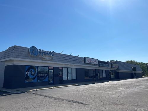 37245 S Groesbeck Hwy, Clinton Twp, MI, 48036-2314 | Card Image