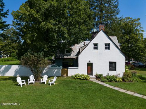 4 South St, Stockbridge, MA, 01262-7761 | Card Image