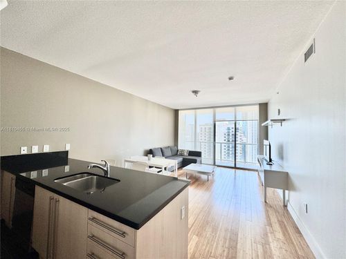 3524-n-1111 Sw 1st Ave, Miami, FL, 33130-5401 | Card Image