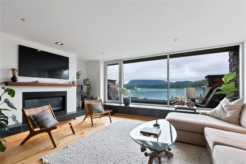 203-368 Main St, Tofino, BC, V0R2Z0 | Card Image