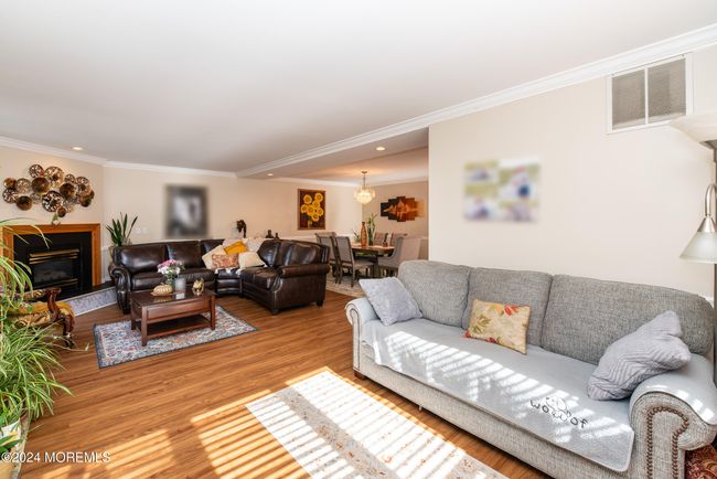 291 Marigold Ct, Condo with 3 bedrooms, 3 bathrooms and 1 parking in Toms River NJ | Image 9