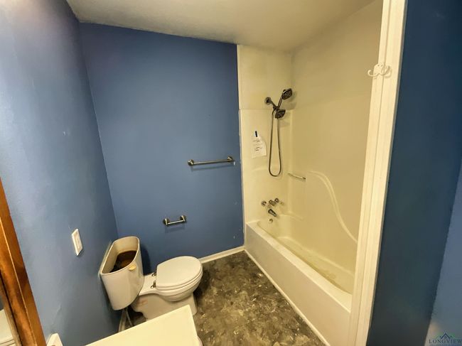 1004 W Sabine St, House other with 2 bedrooms, 2 bathrooms and null parking in Carthage TX | Image 13