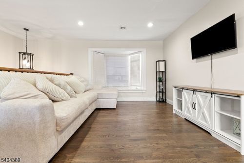 5 Jessie St, Carteret, NJ, 07008-3405 | Card Image