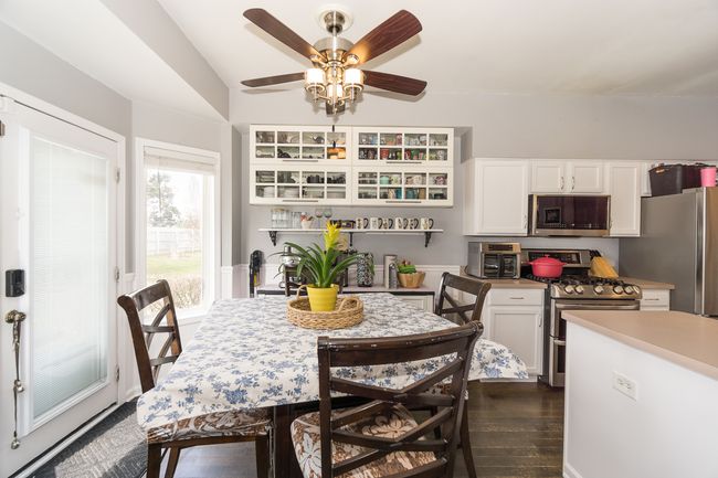 0 - 1176 Delta Dr, Townhouse with 2 bedrooms, 3 bathrooms and 2 parking in Elgin IL | Image 10