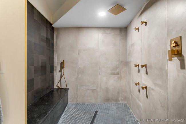 Luxury steam shower with heated floors | Image 49