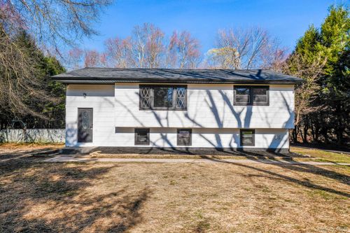 15 Whiteford Dr, Pleasant Valley, NY, 12569-7920 | Card Image