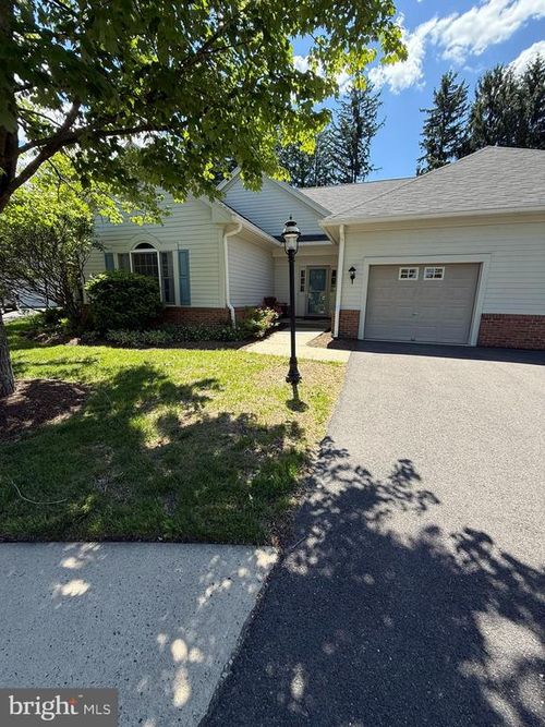 4 Empress Ct, PRINCETON, NJ, 08540-5065 | Card Image