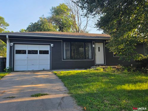 7147 Aylesworth Ave, Lincoln, NE, 68505-1581 | Card Image