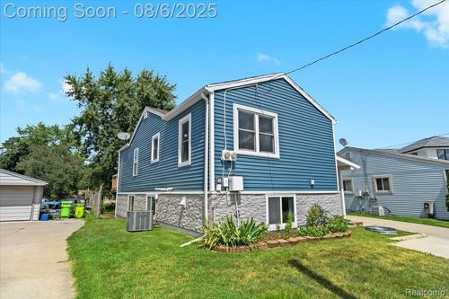 9136 Buckingham St, White Lake, MI, 48386-1513 | Card Image