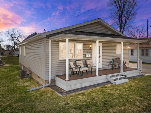 104 Wells St, Houghton Lake Heights, MI, 48630-5086 | Card Image