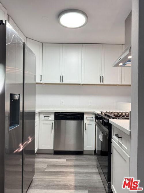 apt-5-155 S St Andrews Pl, Los Angeles, CA, 90004-5081 | Card Image